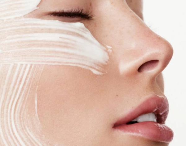 1756345236953620.웹피 Nicotinamide – A Timeless and Multifunctional Core Ingredient in the Cosmetics Industry1.webp